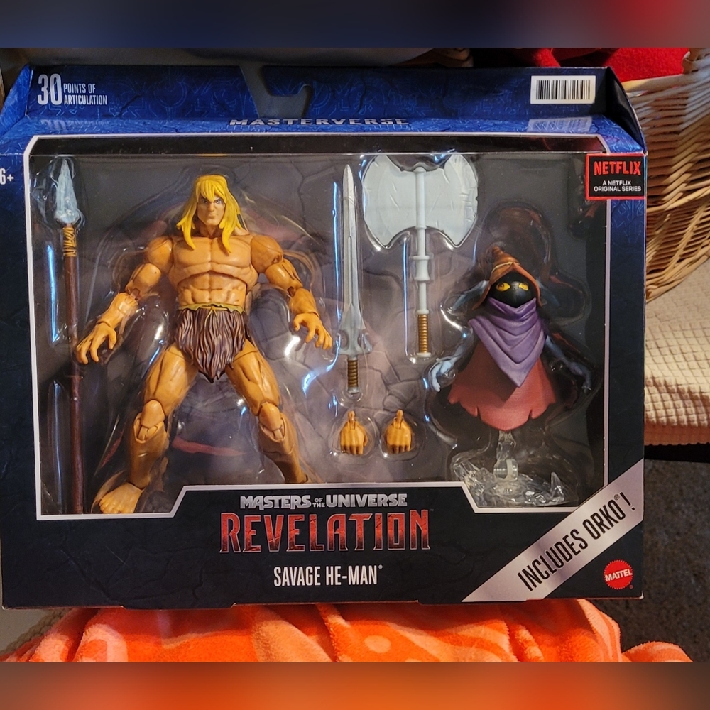 New in box! Masters of the Universe Revelation Savage He-man Orko toy set